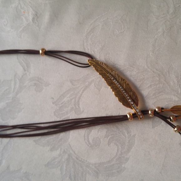 Rope Chain Feather Pattern Pendant Necklace - Picture 5 of 5